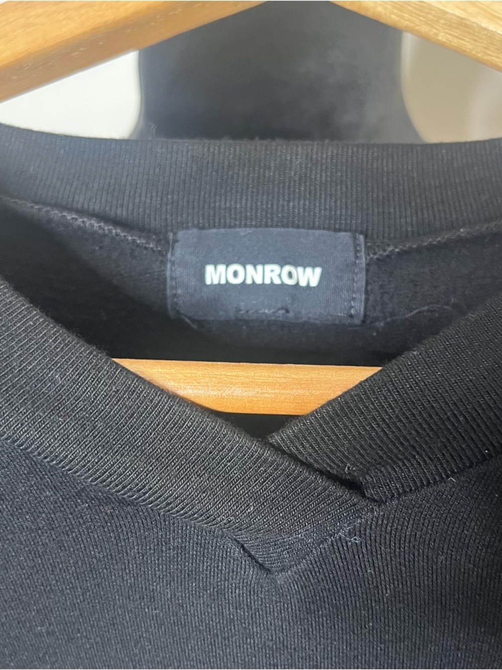 Monrow Women’s Black Super Soft V~Neck Fleece Pullover Sweatshirt Sz S - Picture 3 of 9
